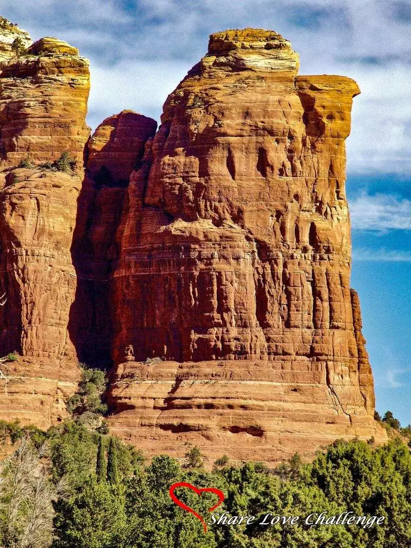 Coffee Pot Rock: Sedona Oak Creek Canyon Arizona, USA